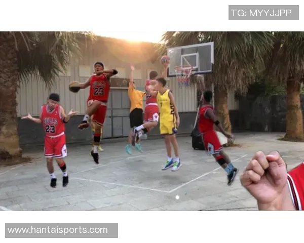 赫伯特琼斯的篮球之路与成就探索：从新秀到明星的蜕变之旅