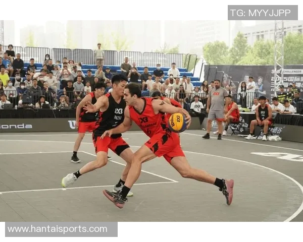 篮球明星切磋技艺交流赛引发球迷热潮共同见证篮球魅力的巅峰对决